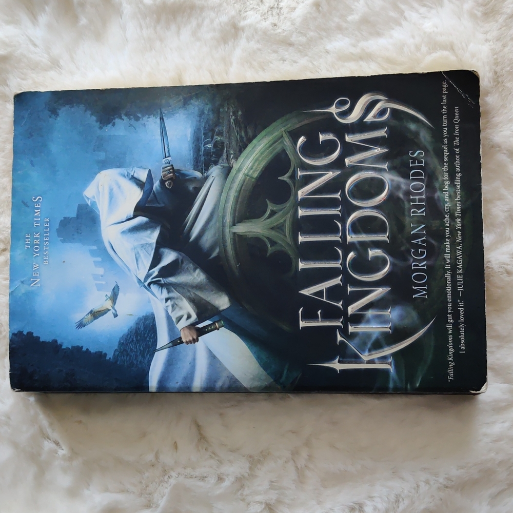 Falling Kingdoms - Morgan Rhodes softcover book